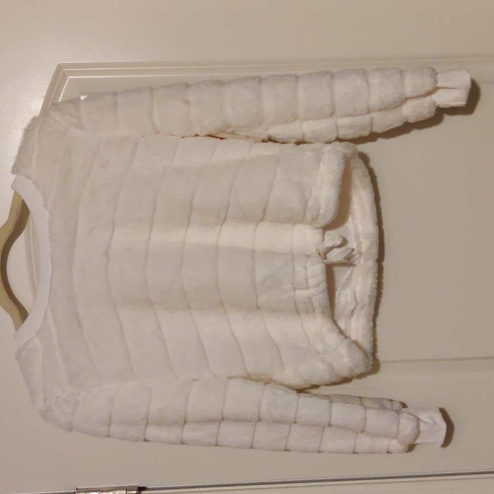 NWT White fury crop sweater